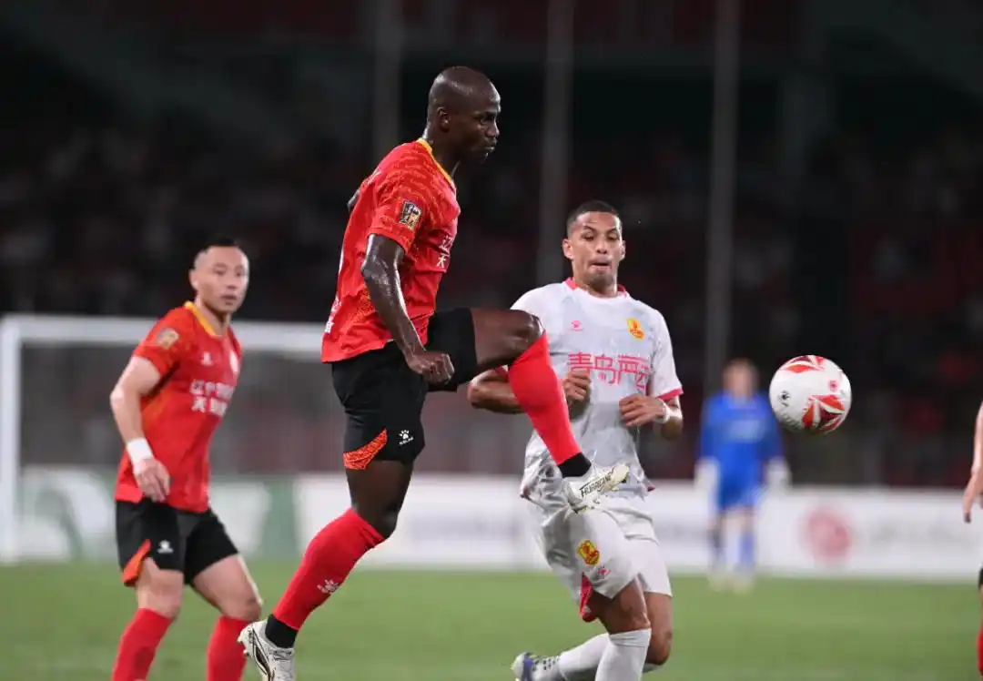 联赛压力持续加大，球队心态保持稳定